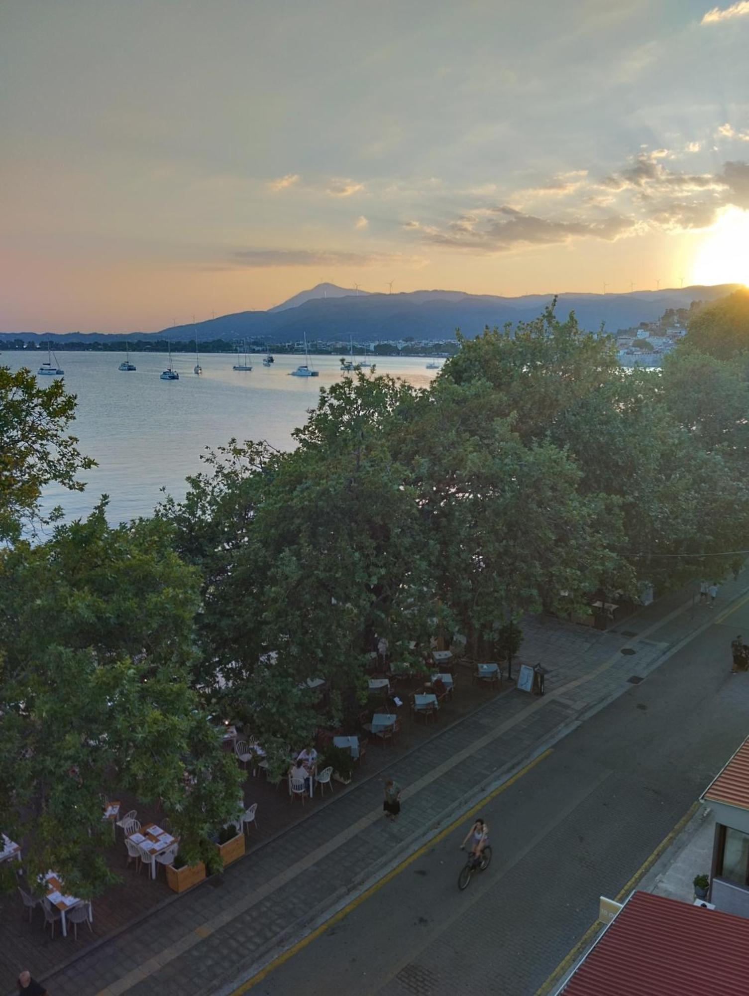 Πέτρινο Στη Θάλασσα Apartment Nafpaktos Bilik gambar